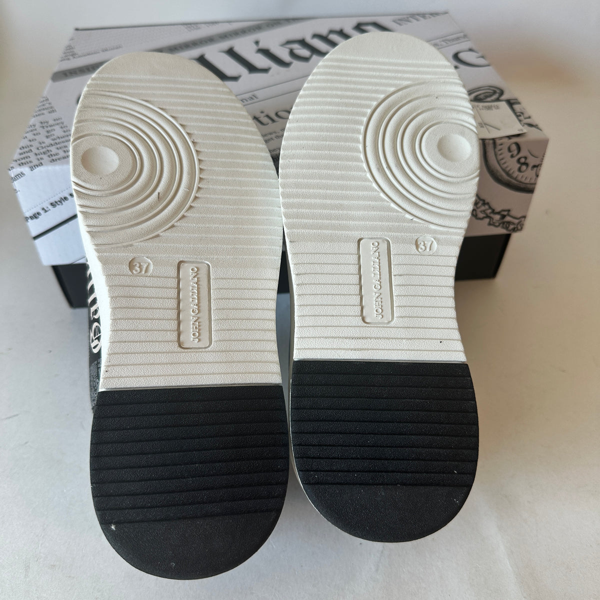 Sneakers Newspaper Print - Black - EU 37