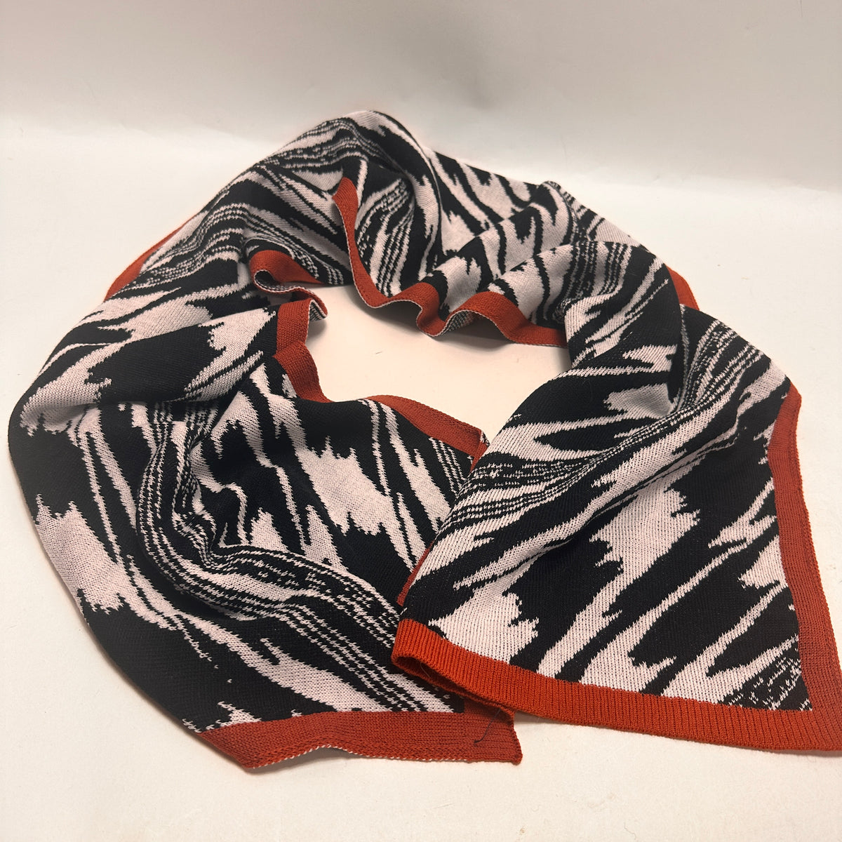 Zig-Zag Scarf - Black & White