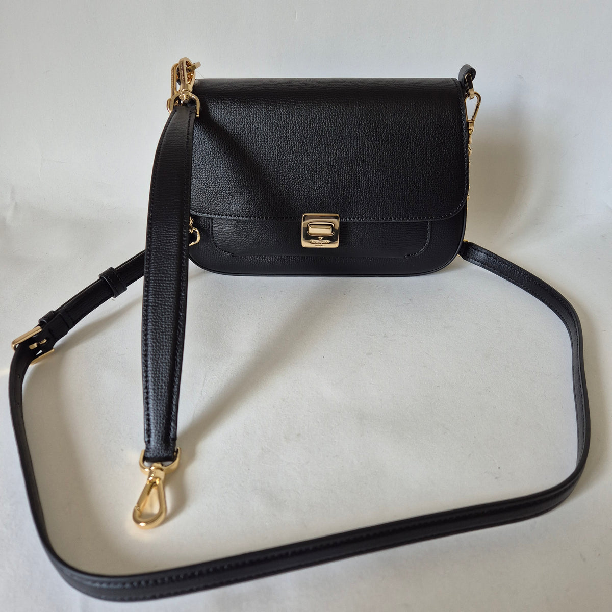 Phoebe Flap Crossbody black