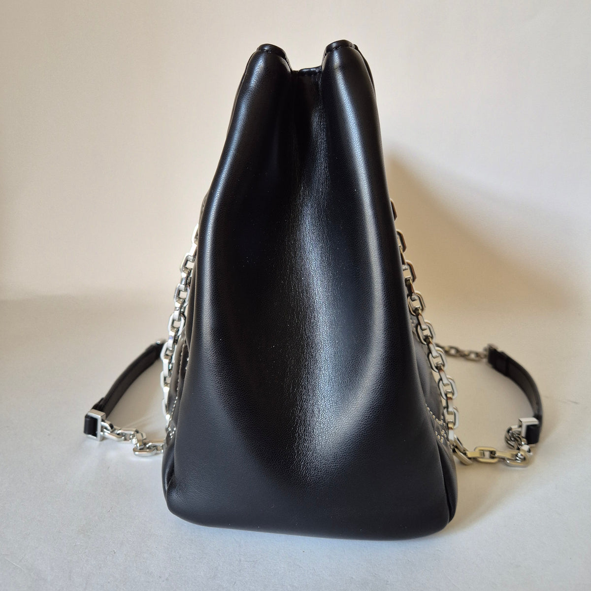 Tote Kurl Studs black