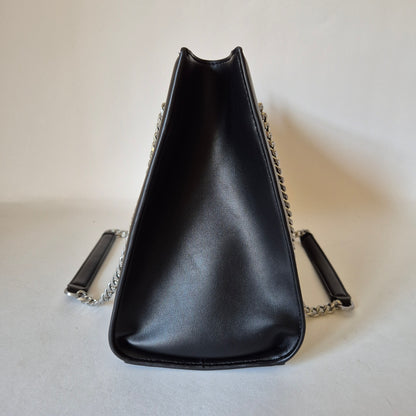 Tote Karl Logo black