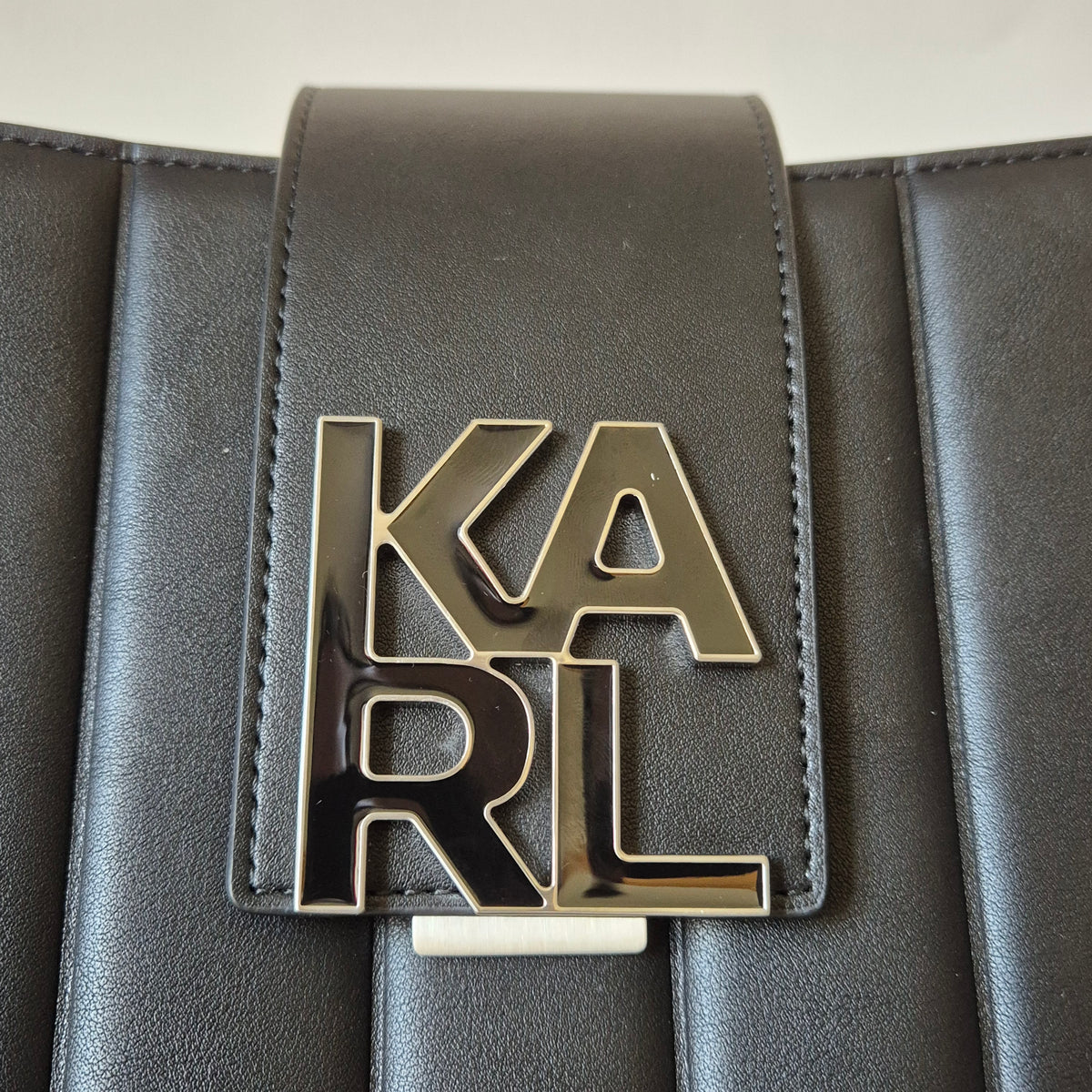 Tote Karl Logo black