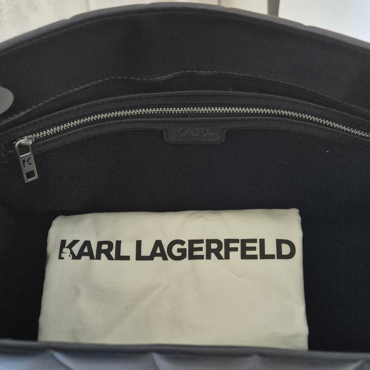 Tote Karl Logo black