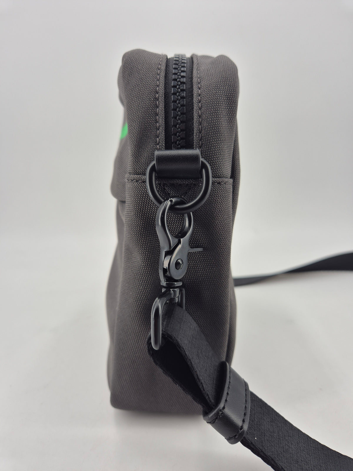 Crossbody Pass dark grey