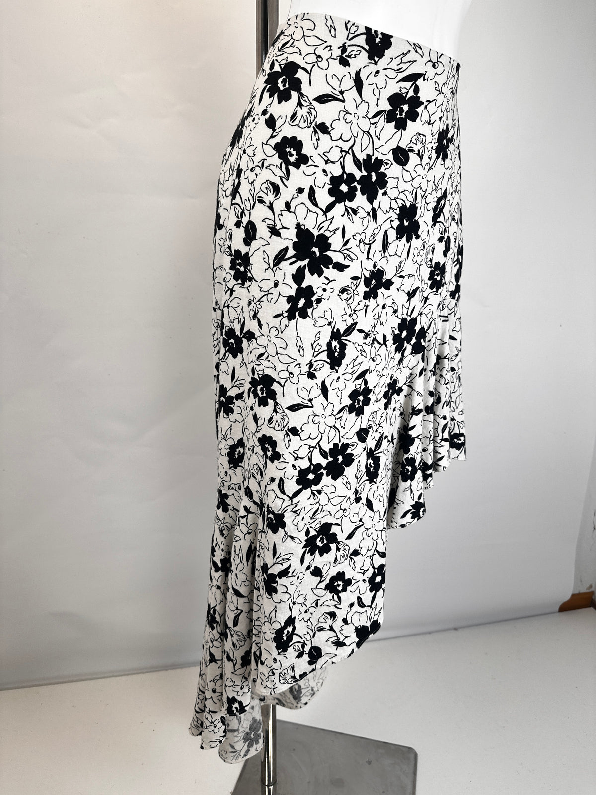 Linen Skirt Asymetric - Black/White