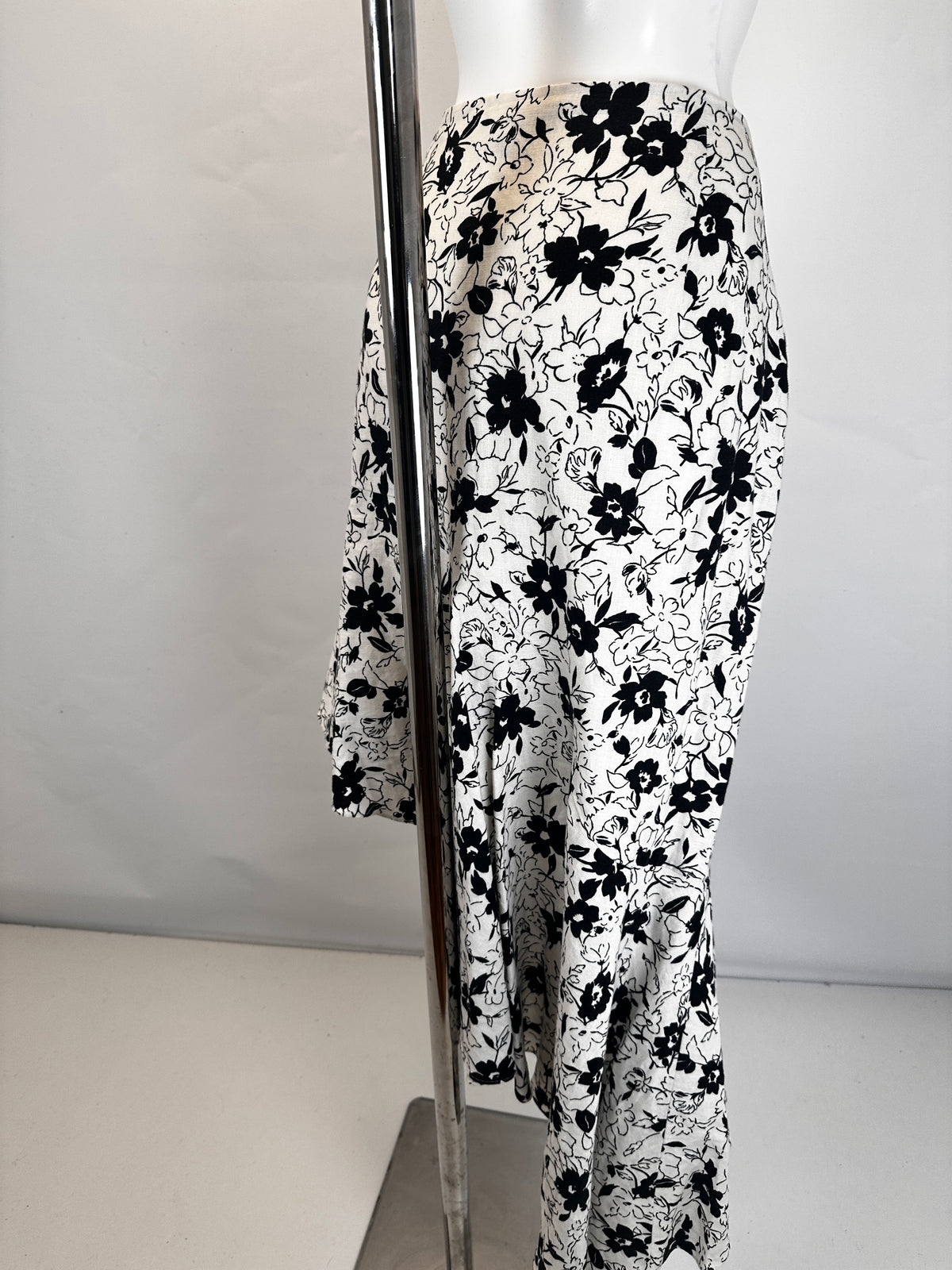 Linen Skirt Asymetric - Black/White