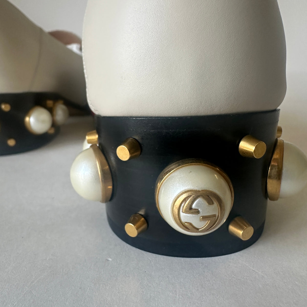 Pearl-Embellished Block Heel Pumps - Creme - EU 40