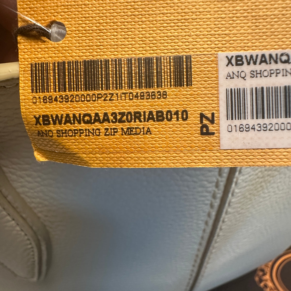 ANQ Shopping Media Zip - White