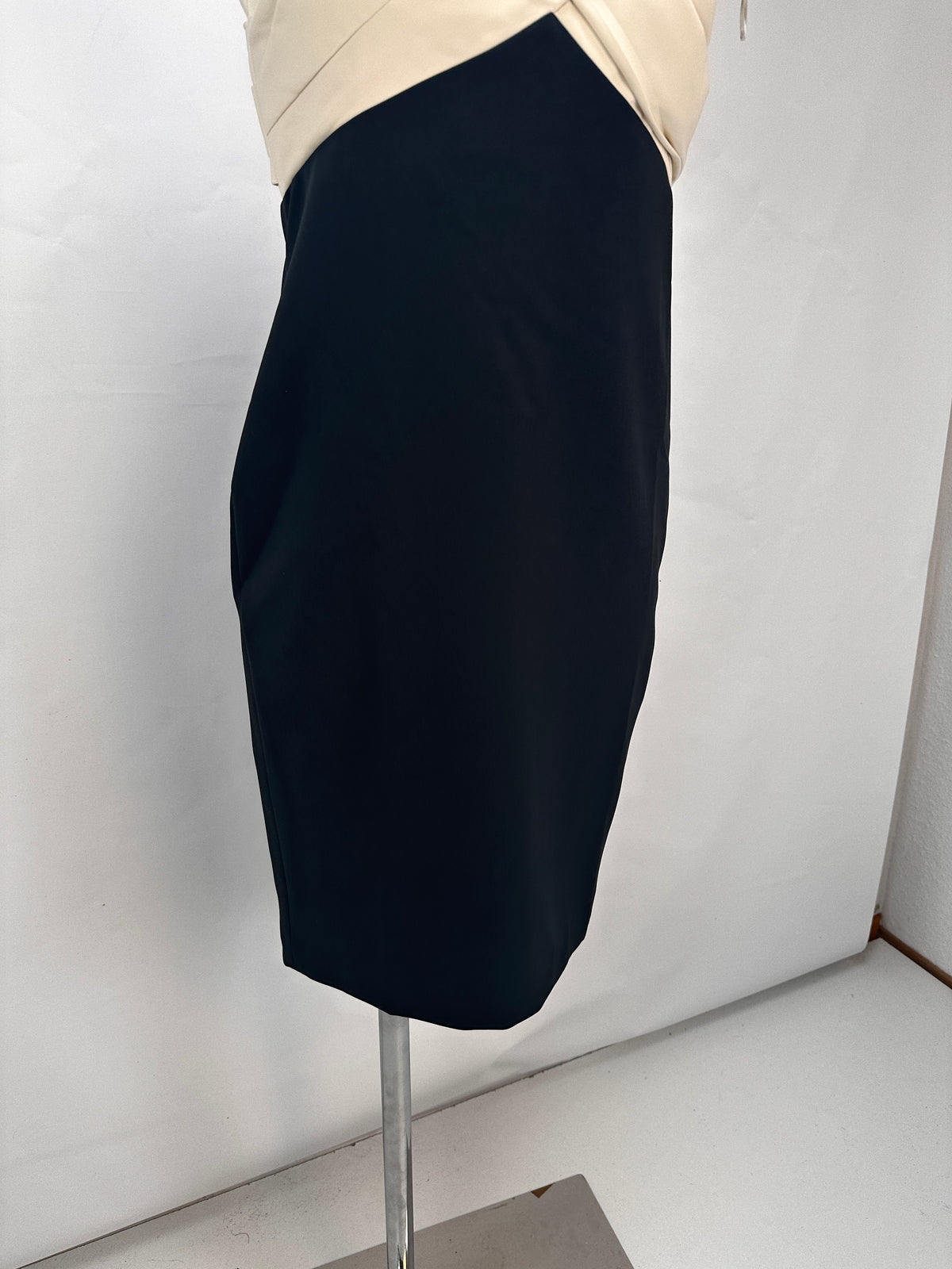 Irene Cocktail Dress - Cream Black - M