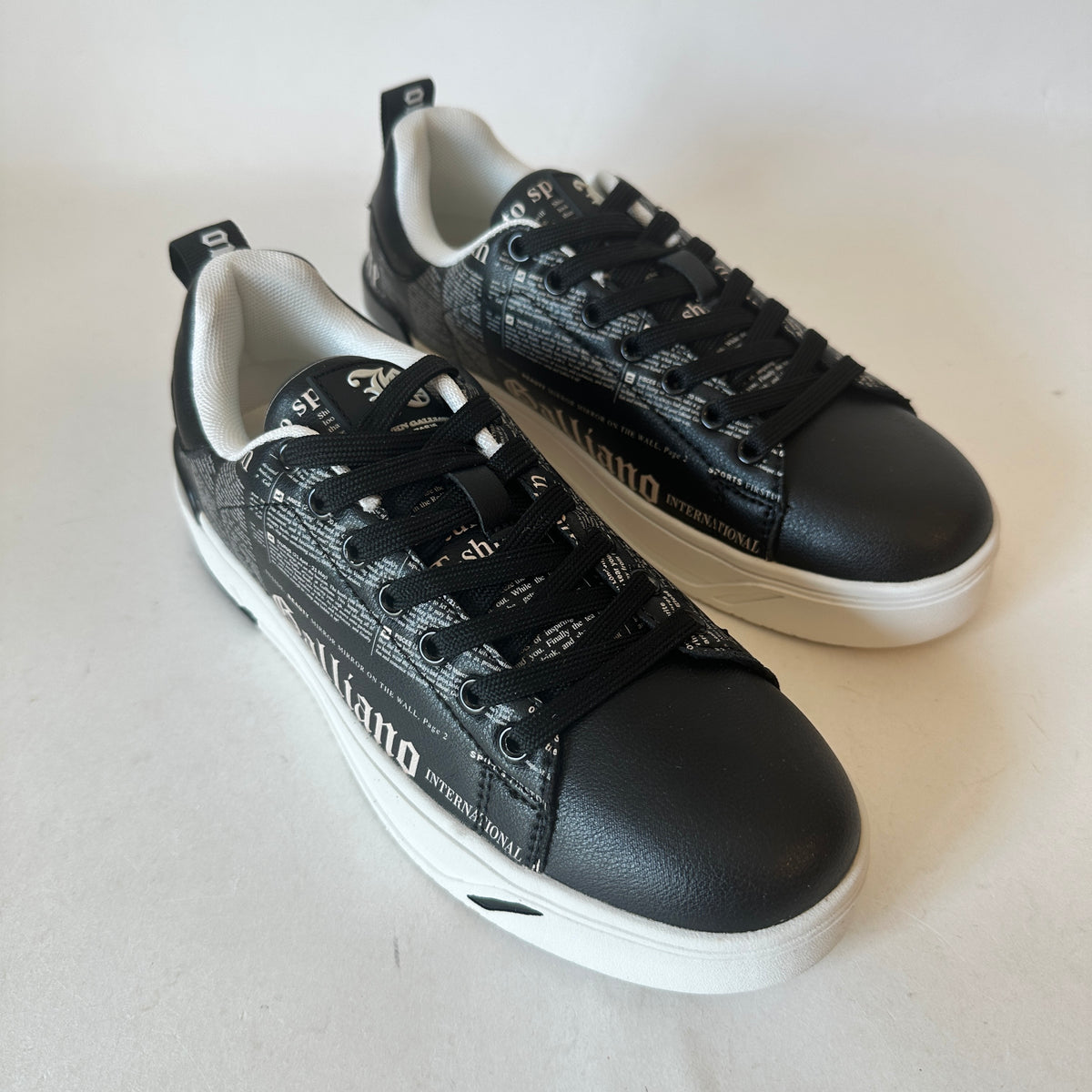 Sneakers Newspaper Print - Black - EU 37