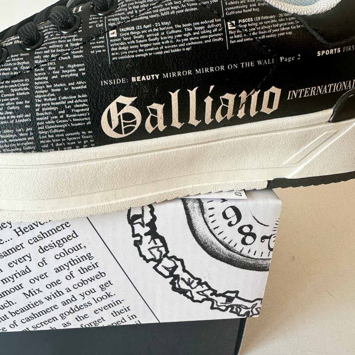 Sneakers Newspaper Print - Black - EU 37