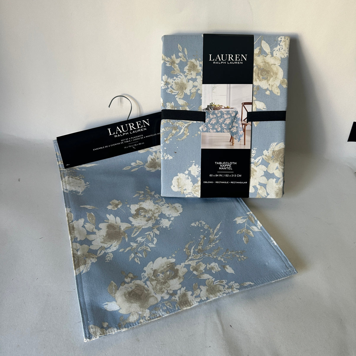 Set 1x Tablecloth + 4x Placemats - Light Blue Floral
