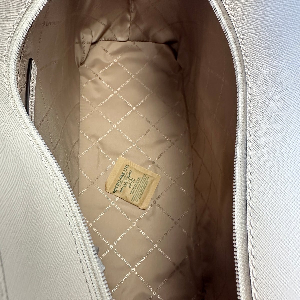Jet Set Travel Large Shoulder Tote - Light Cream