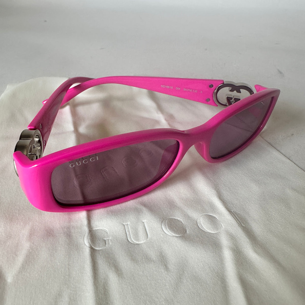 Sunglasses with GG Logo - Pink