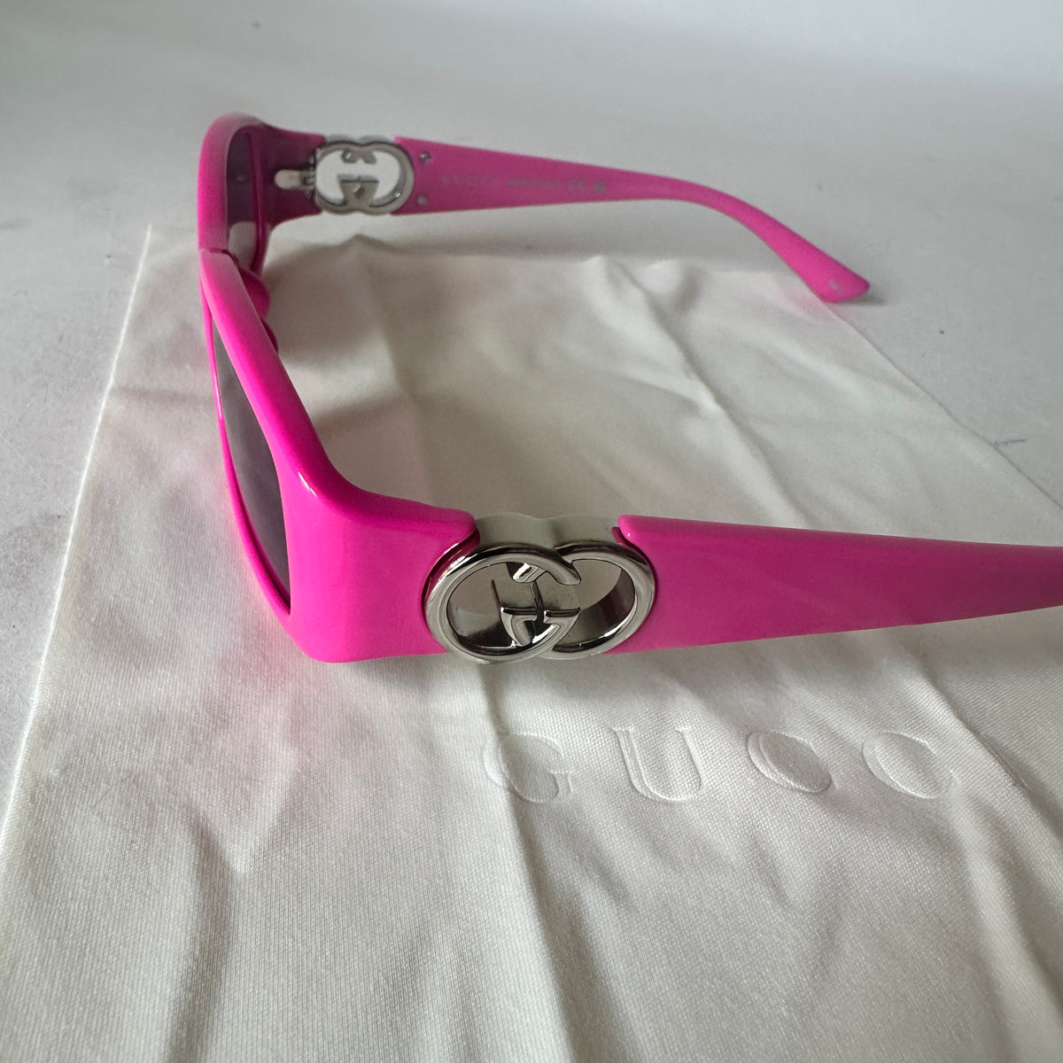 Sunglasses with GG Logo - Pink