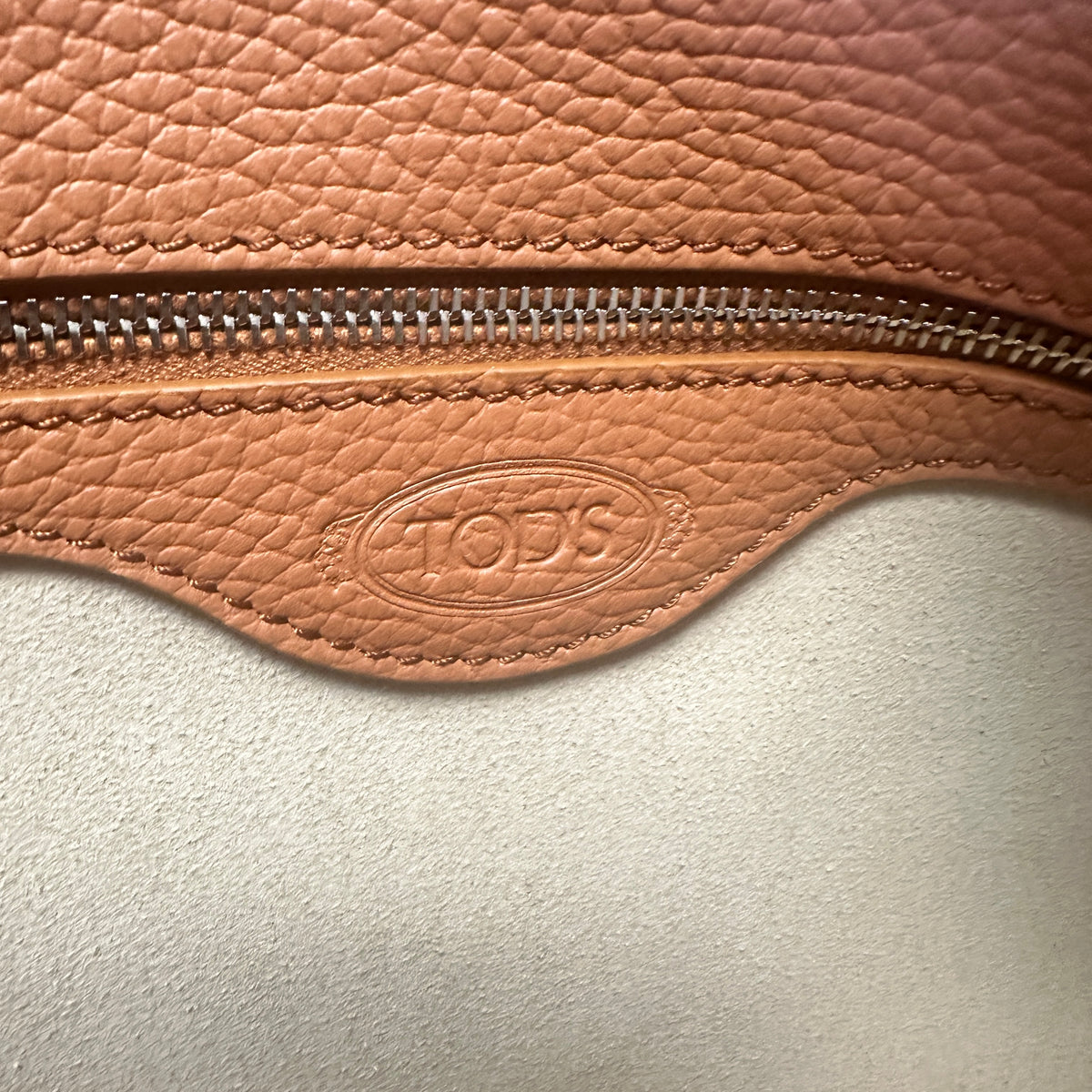 ANQ Shopping Zip Media - Brandy
