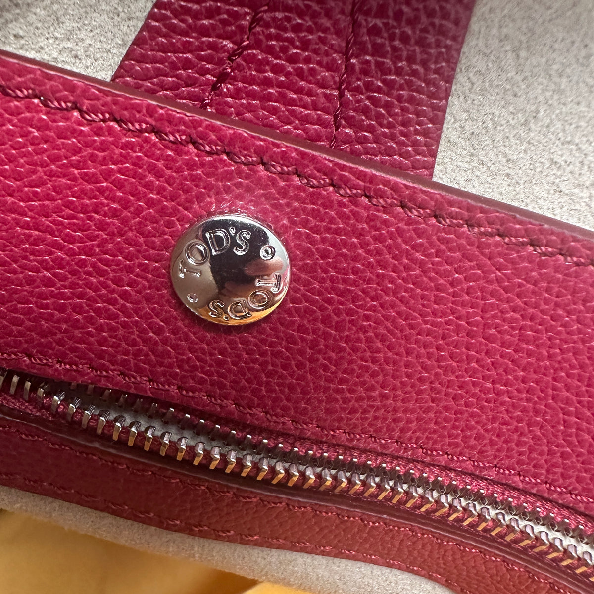 ANQ Shopping Zip Media - Burgundy